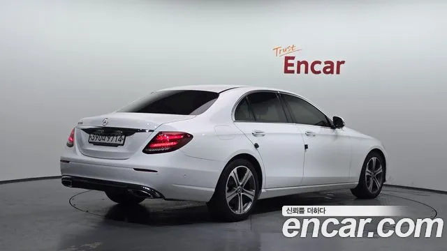 Mercedes-Benz E-Class 2017 thumb 4