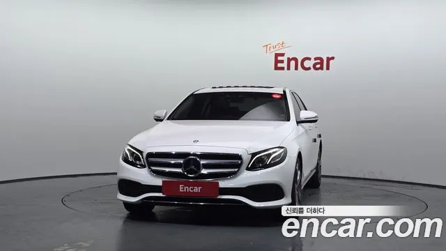 Mercedes-Benz E-Class 2017 thumb 12