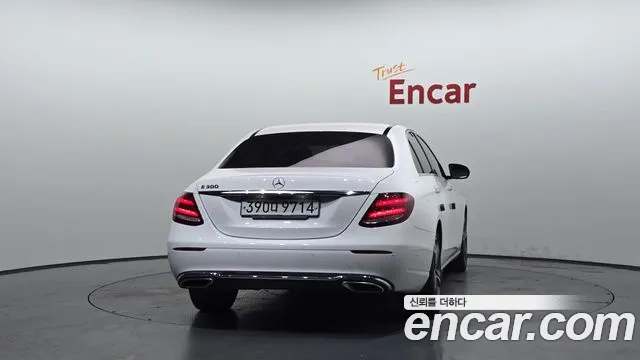 Mercedes-Benz E-Class 2017 thumb 8