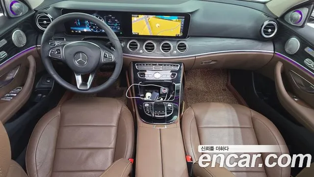 Mercedes-Benz E-Class 2017 thumb 10