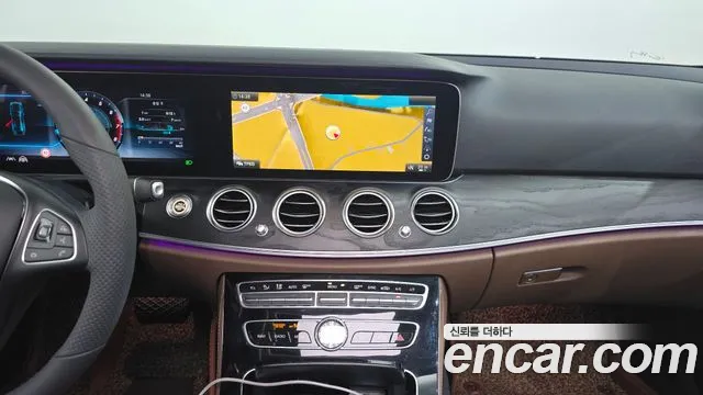 Mercedes-Benz E-Class 2017 thumb 9