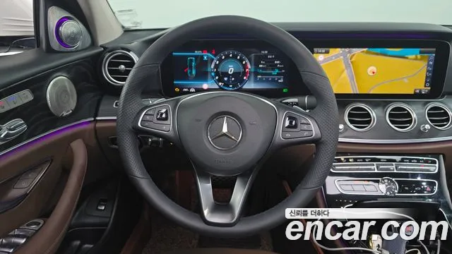 Mercedes-Benz E-Class 2017 thumb 2