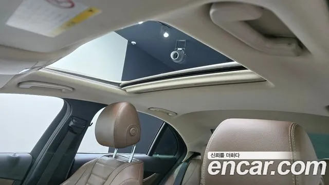 Mercedes-Benz E-Class 2017 thumb 11