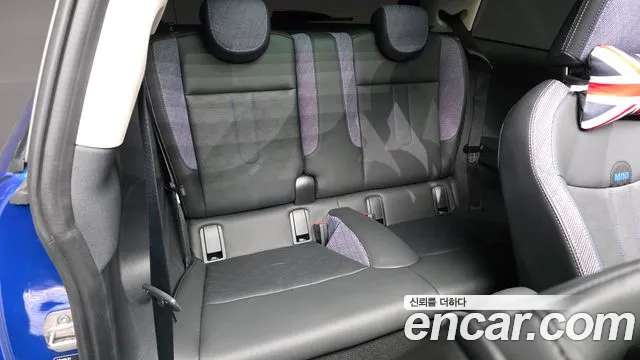 Mini Cooper 2025 thumb 6
