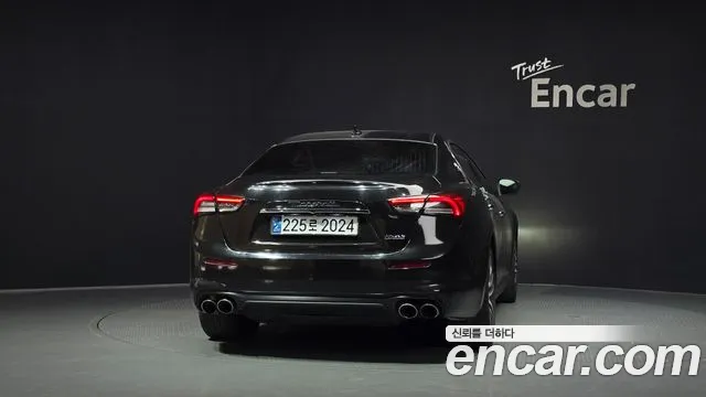 Maserati Ghibli 2018 thumb 6