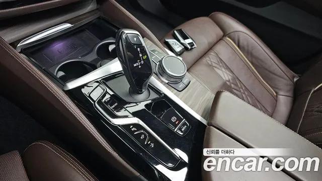 BMW 6 серии Gran Turismo 2020 thumb 8