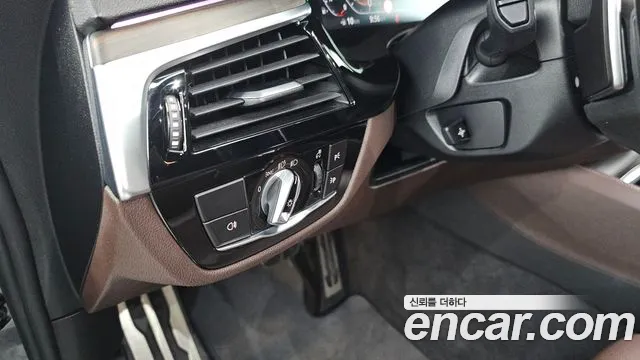 BMW 6 серии Gran Turismo 2020 thumb 4