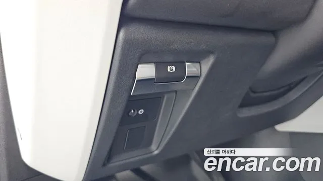 Land Rover Defender 2023 thumb 2