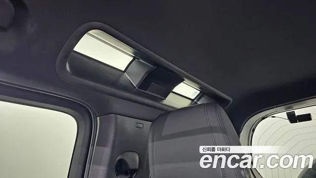 Land Rover Defender 2023 thumb 11