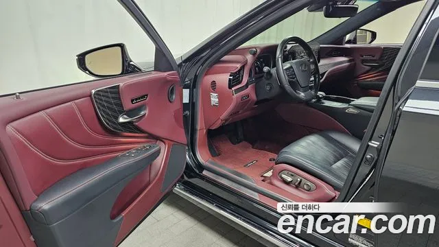 Lexus LS 500h 2023 thumb 8