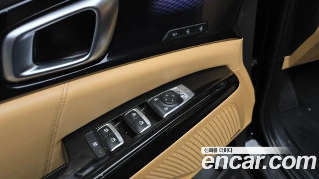 Kia Carnival 2023 thumb 3