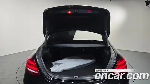 Mercedes-Benz E-Class 2018 thumb 6