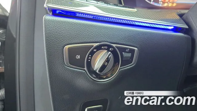 Mercedes-Benz E-Class 2018 thumb 12