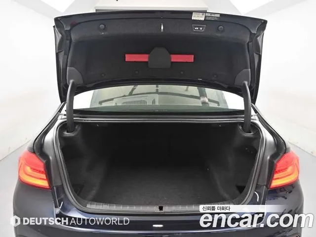 BMW 5 серии 2018 thumb 4