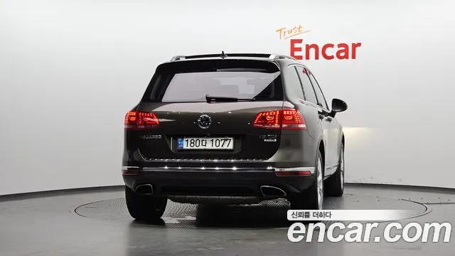 Volkswagen Touareg 2015 thumb 2