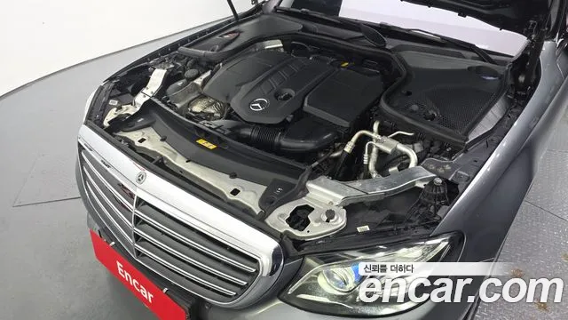 Mercedes-Benz E-Class 2019 thumb 11