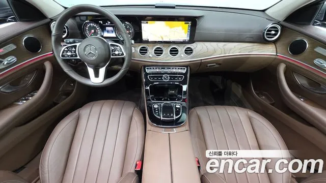 Mercedes-Benz E-Class 2019 thumb 12