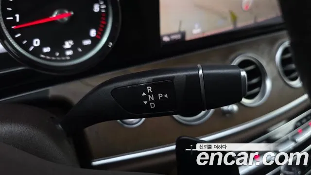 Mercedes-Benz E-Class 2019 thumb 3
