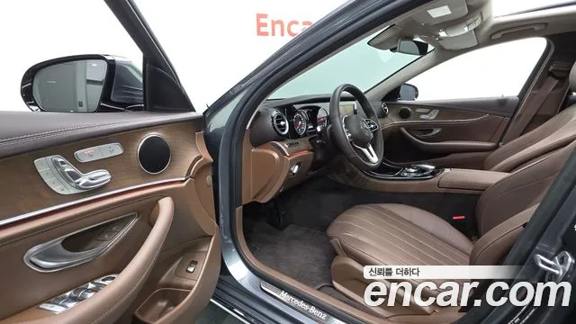 Mercedes-Benz E-Class 2019 thumb 8