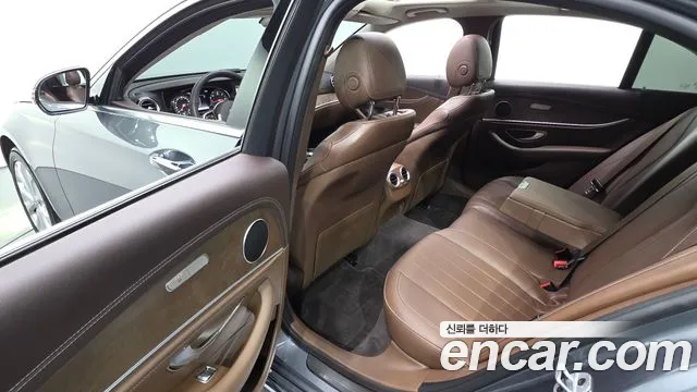 Mercedes-Benz E-Class 2019 thumb 4