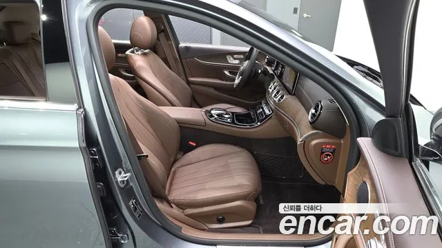 Mercedes-Benz E-Class 2019 thumb 7