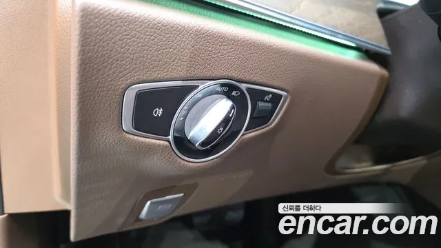Mercedes-Benz E-Class 2019 thumb 2