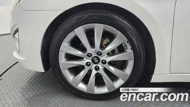 Hyundai i40 2012 thumb 6