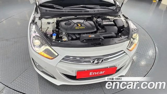Hyundai i40 2012 thumb 9
