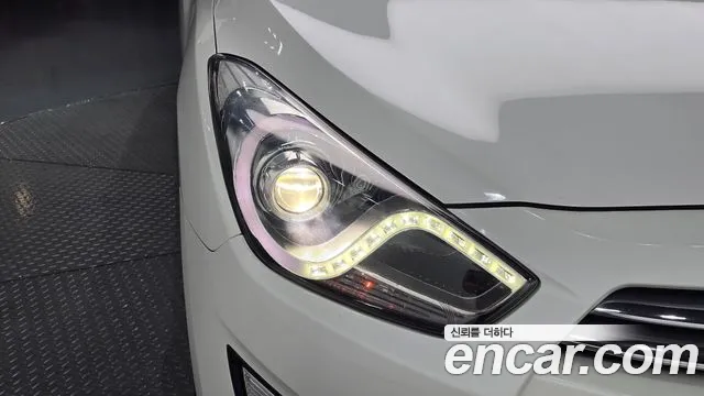 Hyundai i40 2012 thumb 8
