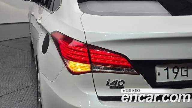 Hyundai i40 2012 thumb 4