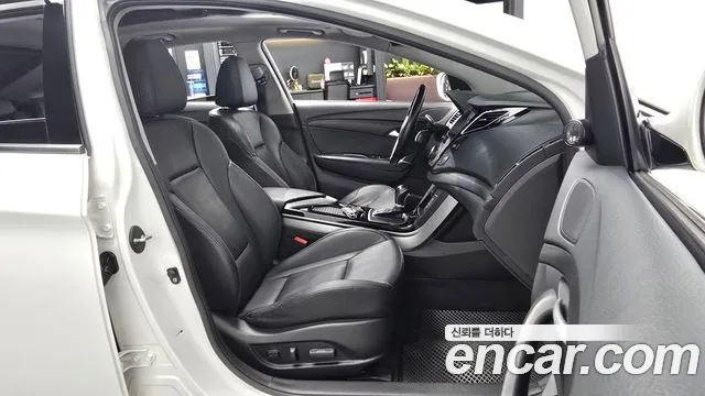 Hyundai i40 2012 thumb 2