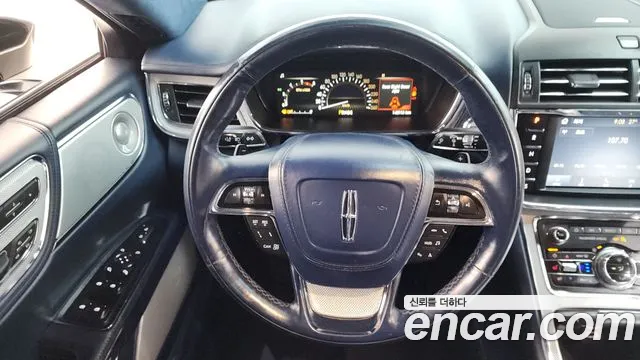 Lincoln Continental 2020 thumb 2