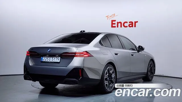 BMW 5 серии 2025 thumb 4