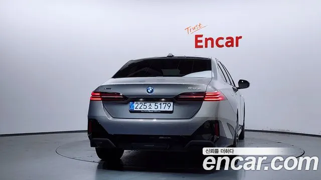 BMW 5 серии 2025 thumb 8