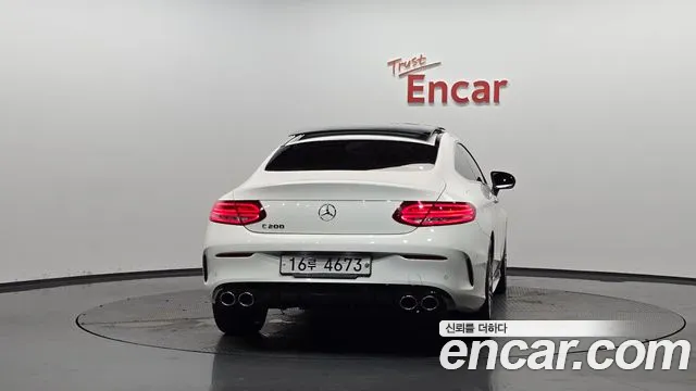 Mercedes-Benz C-Class 2018 thumb 2