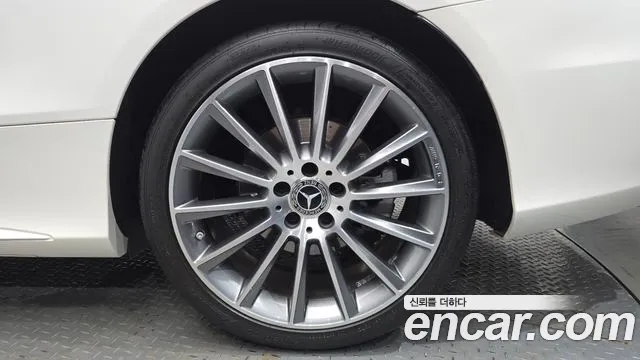 Mercedes-Benz C-Class 2018 thumb 9