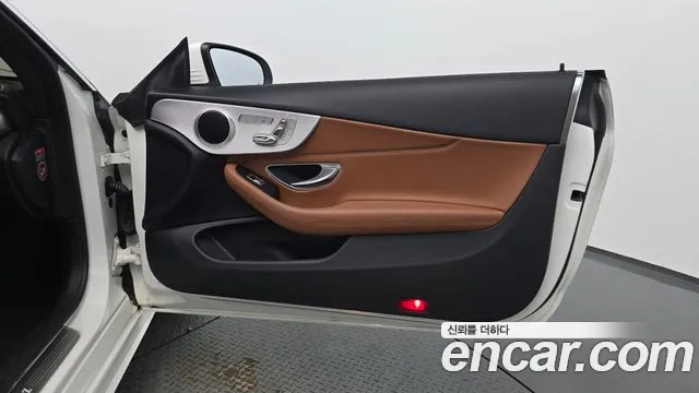 Mercedes-Benz C-Class 2018 thumb 11