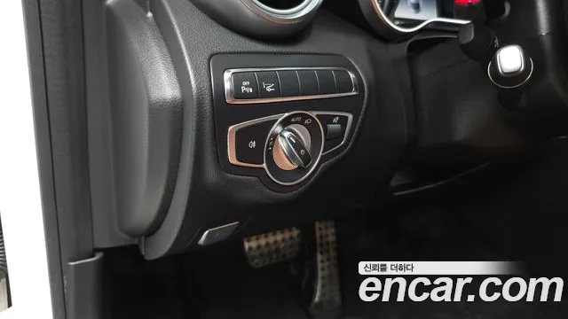 Mercedes-Benz C-Class 2018 thumb 3