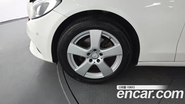Mercedes-Benz C-Class 2015 thumb 5