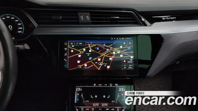 Audi e-tron 2021 thumb 10