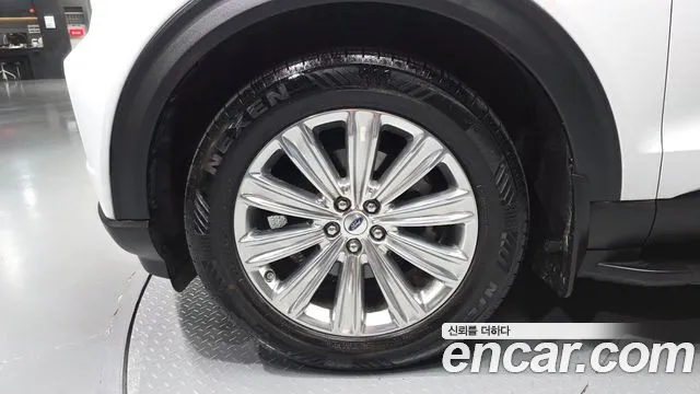 Ford Explorer 2020 thumb 8
