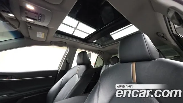 Toyota Camry 2019 thumb 3