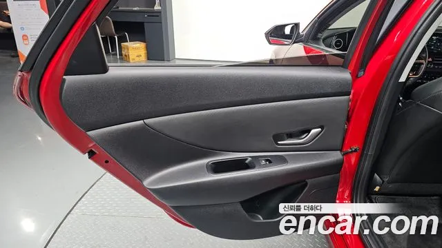 Hyundai Elantra 2023 thumb 3