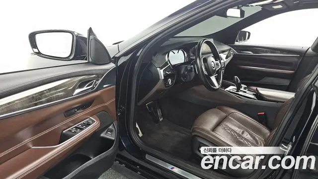 BMW 6 серии Gran Turismo 2018 thumb 8