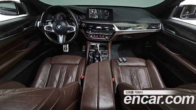 BMW 6 серии Gran Turismo 2018 thumb 9