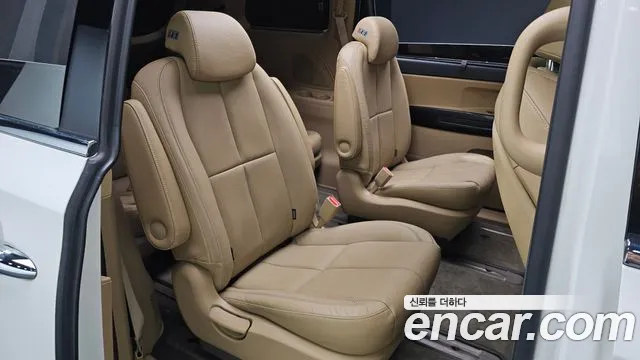 Kia Carnival 2014 thumb 7