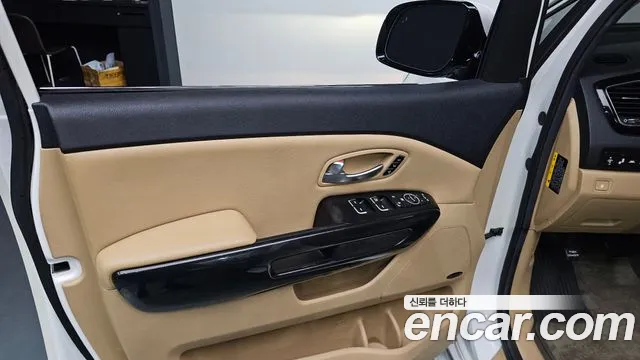 Kia Carnival 2014 thumb 2