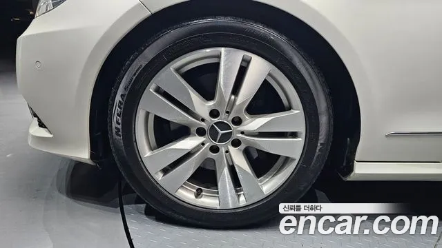 Mercedes-Benz E-Class 2010 thumb 9