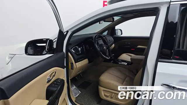 Kia Carnival 2018 thumb 9