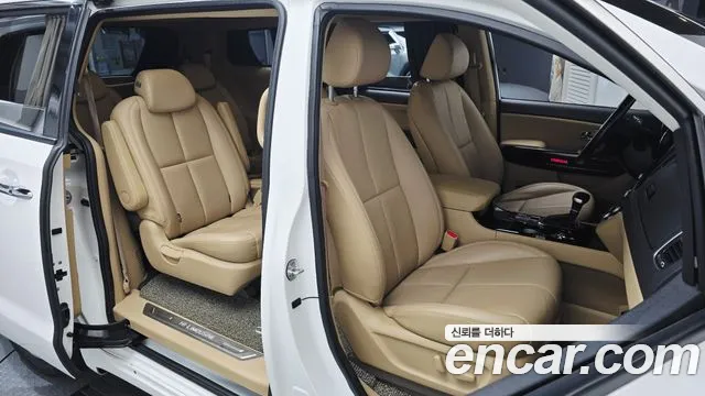 Kia Carnival 2018 thumb 6